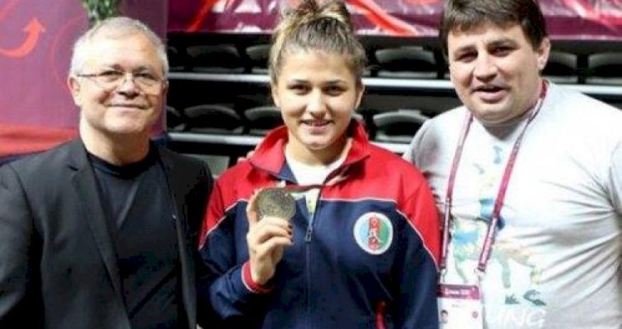 Məşhur məşqçi dələduzlaqda ittiham olunur