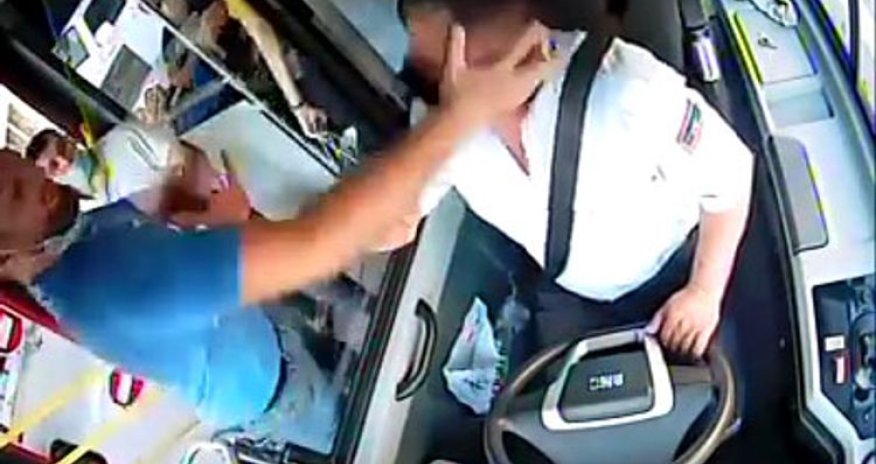 Bakıda sərnişin maska taxmağı tələb edən sürücünü vurub - VİDEO