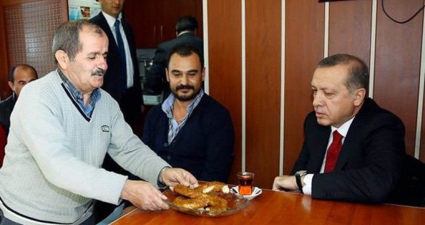 Ərdoğan ona təqdim olunan bibər mürəbbəsini dadmaqdan imtina etdi