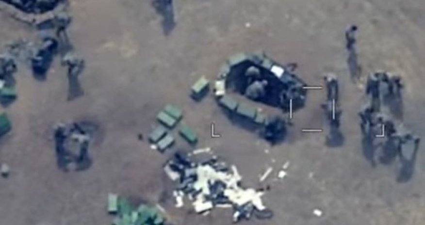 Düşmənin canlı qüvvə və döyüş texnikasının məhv edilmə anı - VİDEO