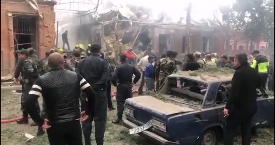 Raket hücumuna məruz qalan Gəncədən görüntülər - VİDEO