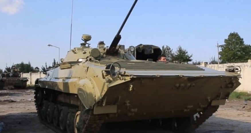 Azərbaycan düşmənin atıb getdiyi tankları rəngləyir — VİDEO