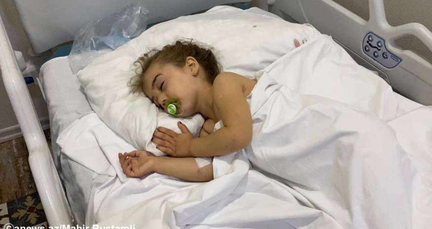 Valideynlərini və bacısını bir gecədə itirən 3 yaşlı Xədicə... - FOTOLAR