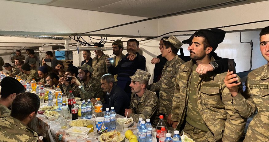 Azərbaycan  əsgərləri Milli müstəqillik gününü qeyd edir - FOTOLAR