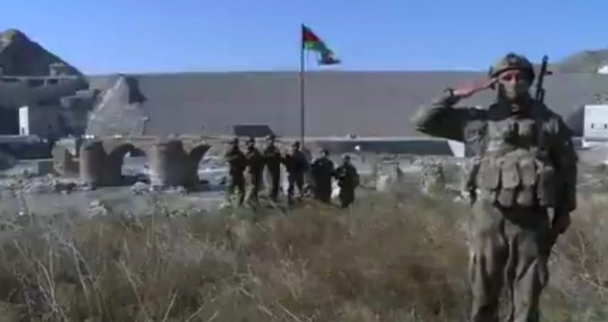 Hərbçilərimiz Xudafərin körpüsündən Ali Baş Komandana raport verdilər