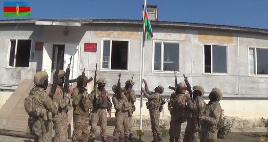 Azərbaycan bayrağı işğaldan azad edilmiş Füzuli şəhərində dalğalanır - VİDEO