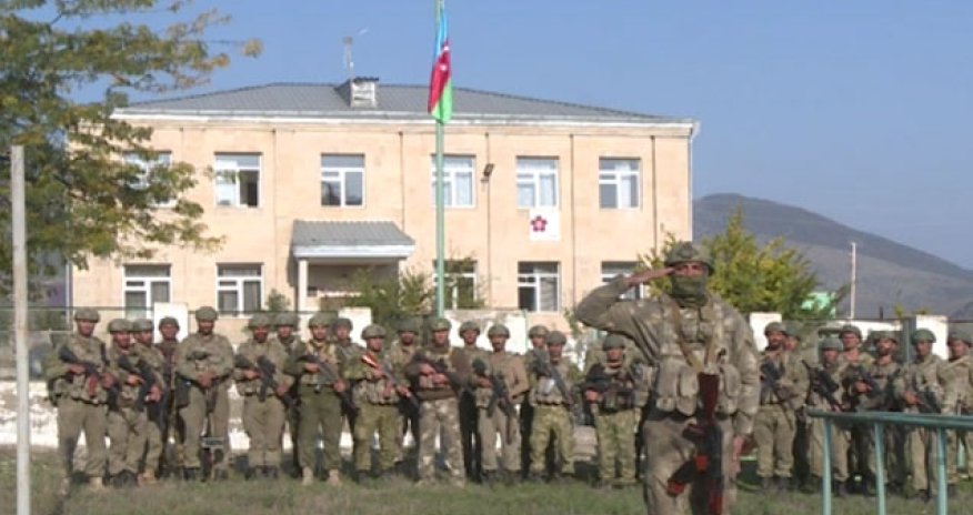 Əsgərlərimiz bayrağımızı Zəngilanda qaldırdı - VİDEO