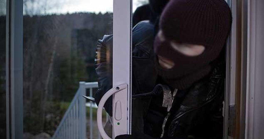 Bakıda evdən 130 min manat oğurlandı