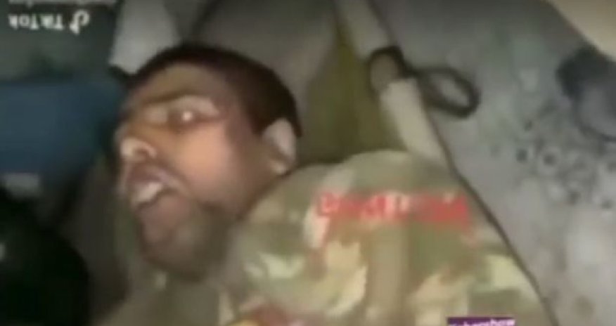 Erməni əsgərlər əsir götürdükləri azərbaycanlı əsgərə işgəncə verir - VİDEO