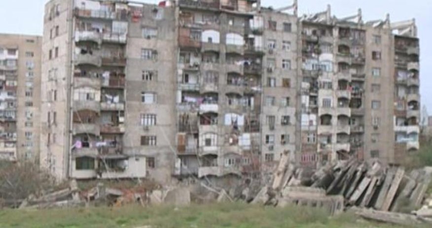 Bakının bu qəsəbəsində qəzalı yaşayış binaları söküləcək