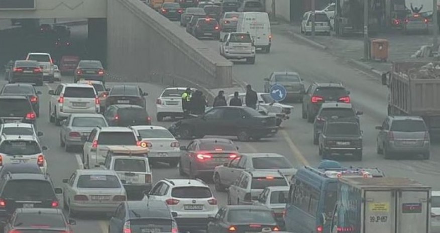 Ziya Bünyadov prospektində qəza sıxlığa səbəb oldu