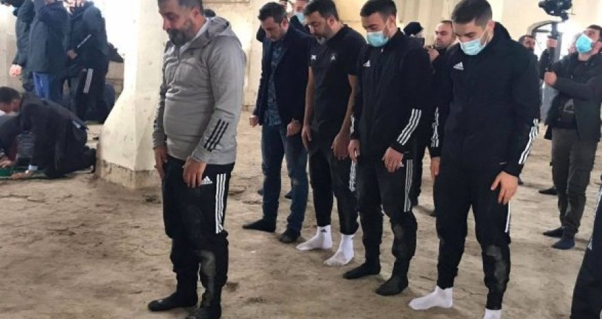 Хикмет Гаджиев и футболисты «Карабаха» играют в футбол в Агдаме  -  ВИДЕО 