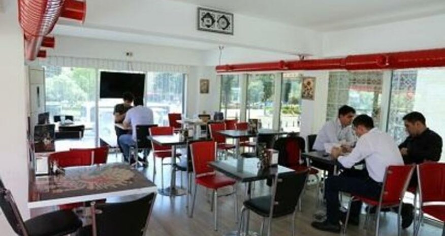 Polis kafelərdə reyd keçirdi - 14 nəfər cərimələndi