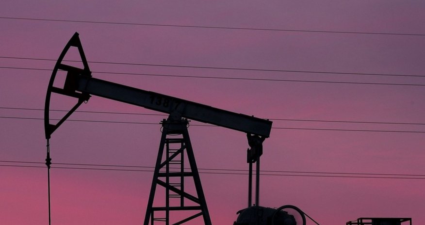 Нефть продолжает дешеветь на опасениях по коронавирусу