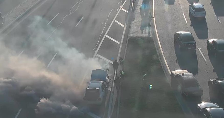 Bakıda nəqliyyat vasitəsi yanır