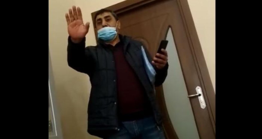 Özünü DİN-nin əməkdaşı kimi təqdim edən komendant sakinlərin işığını kəsib - VİDEO