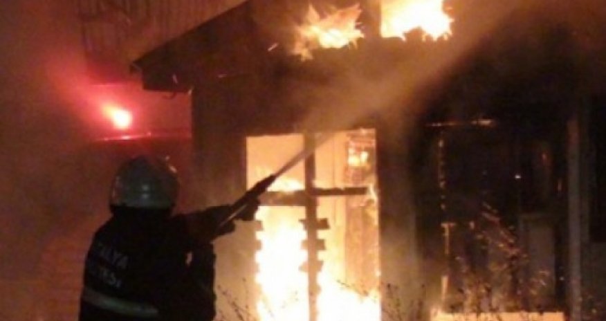 Ağdaşda dördotaqlı evdə yanğın