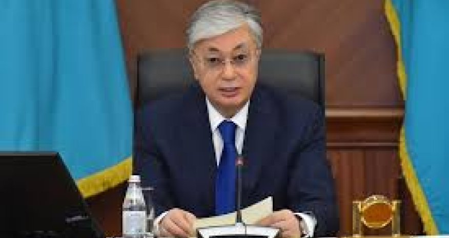 Президент Казахстана поручил сократить число госслужащих