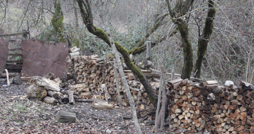 Lerikin Günəşli kənd sakinləri 22 ildir qəzalı evlərdə yaşayır - FOTOLAR  