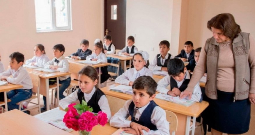 В Азербайджане снова открываются школы 