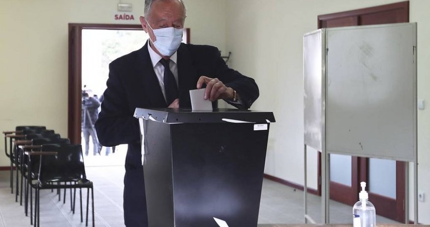 Президент Португалии лидирует на выборах главы государства