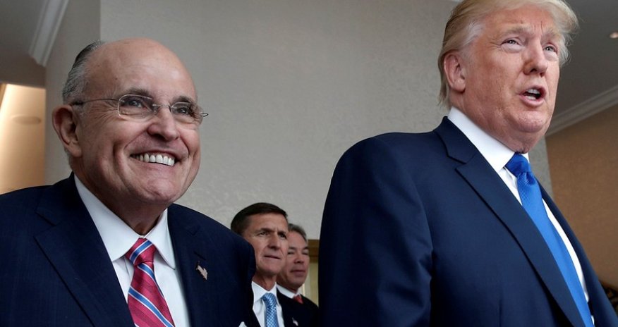 Разработчик машин для голосования подал иск против адвоката Трампа