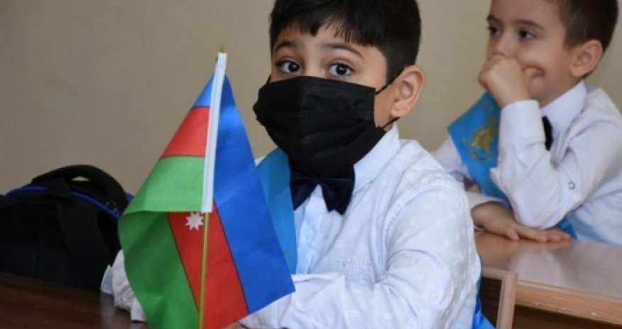 В школах начались занятия