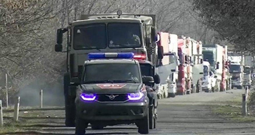 Sülhməramlılar Şuşaya gedən avtomobil karvanını müşayiət etdi - VİDEO