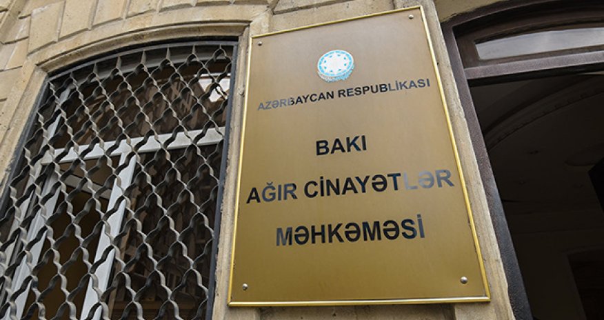 Bakıda məhkəmə zalında 4 dustaq qollarını ülgüclə doğradı