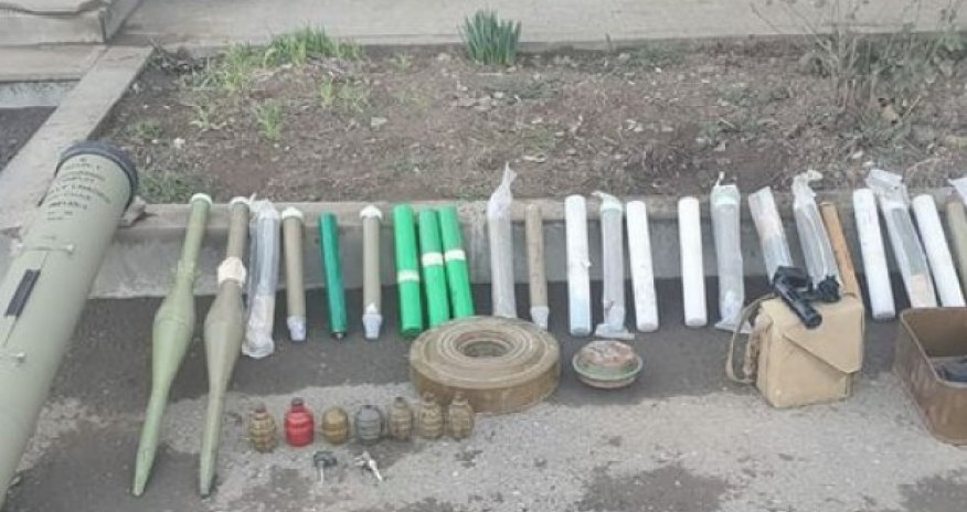 Ermənilərin Xocavənddə atıb qaçdığı silah-sursat aşkarlandı