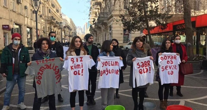 Bakının mərkəzində qadınlara dəstək performansı nümayiş olunub - FOTO