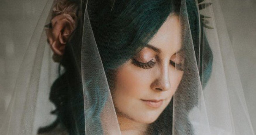 Toy möcüzəsi: iflic gəlin qəflətən ayağa durdu, hamı şoka düşdü – FOTO