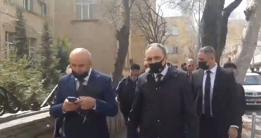 Baş prokuror itkin düşən hərbçilərin ailə üzvləri ilə görüşüb