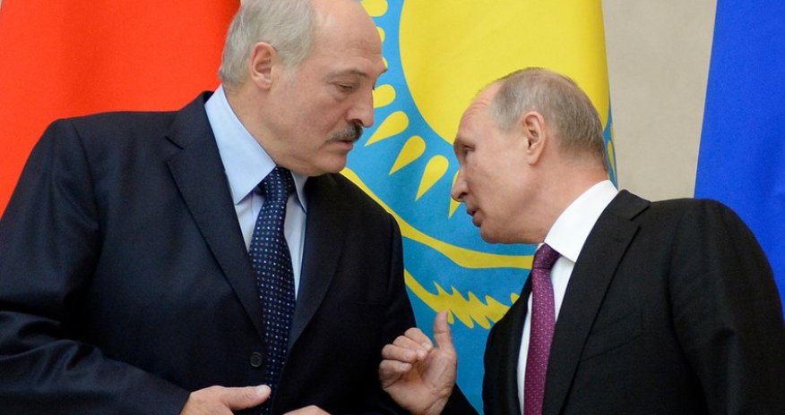 Путин и Лукашенко в беседе по телефону обсудили ситуацию в Карабахе