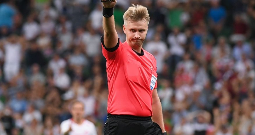 УЕФА отстранил российского арбитра на 90 дней