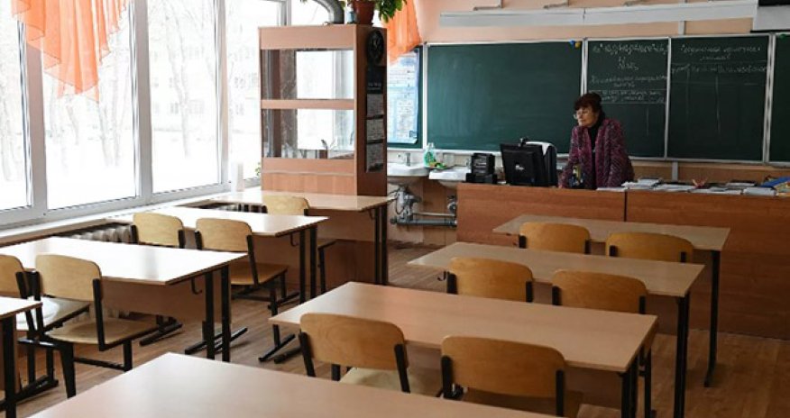 Daha bir müəllim koronavirusdan öldü, işlədiyi məktəb distant tədrisə keçdi