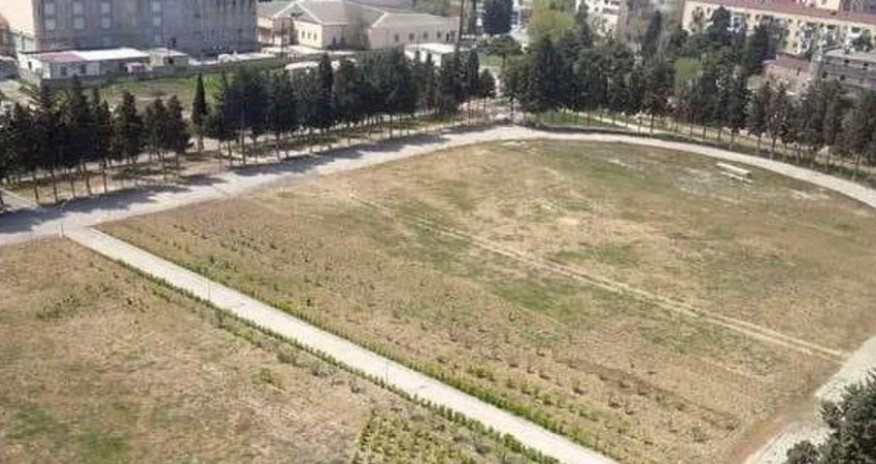 Sumqayıtda stadionun ortasından asfalt yol çəkildi - FOTO