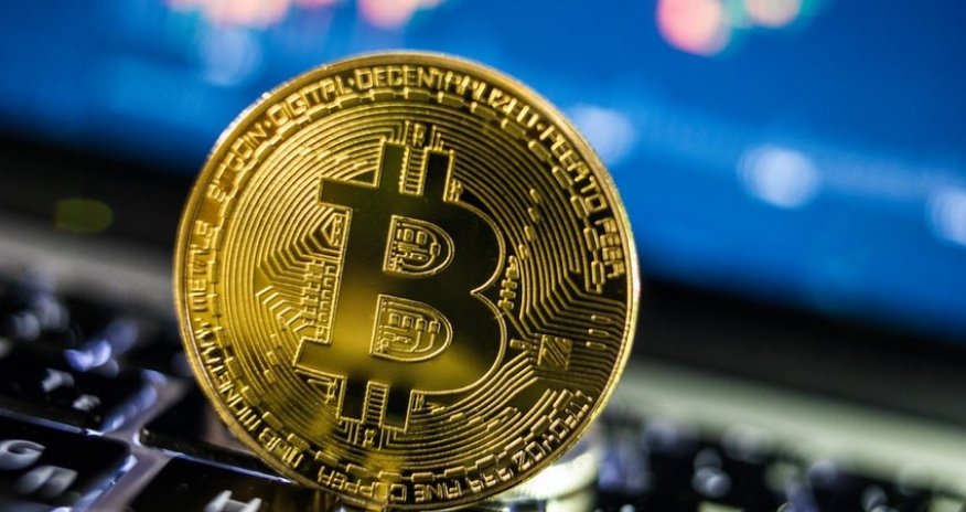 Биткойн подешевел более чем на 5%