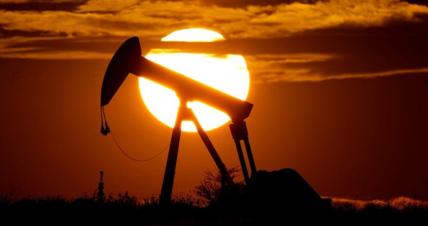 Нефть дешевеет на сомнениях в восстановлении спроса на неё