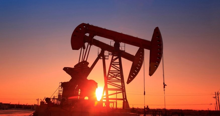 Стоимость нефти слабо меняется на новостях от ОПЕК+ и API