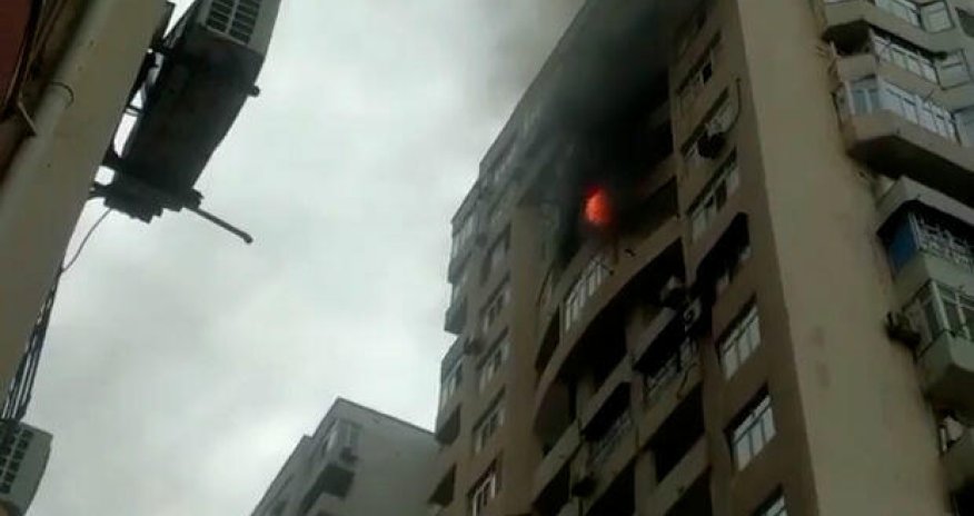 Xətaidə çoxmərtəbəli yaşayış binasında yanğın olub