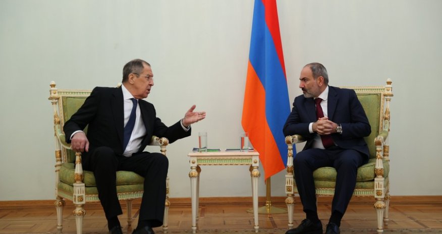 Лавров встретился с Пашиняном