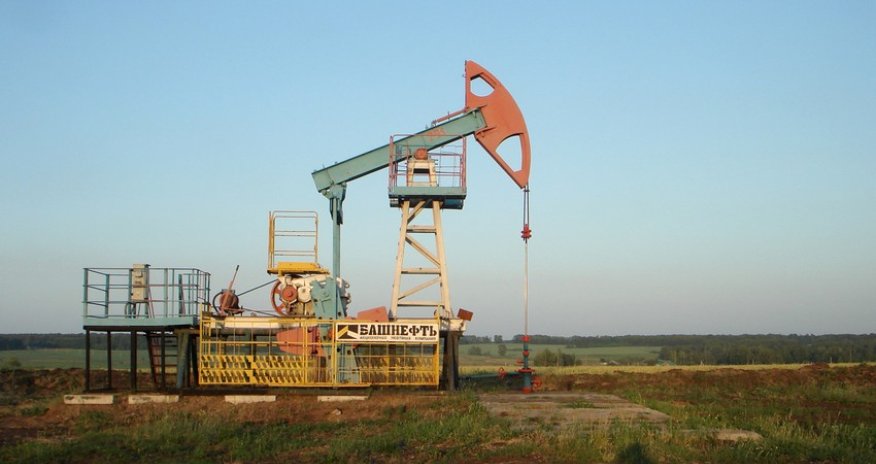 “OPEC+” üzvləri kvotadan artıq neft hasil edib