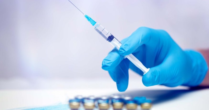 Производитель вакцин от COVID-19 Moderna впервые получила чистую прибыль