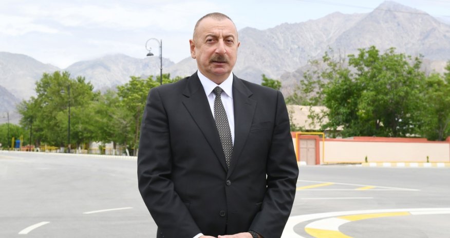 Prezidentdən  xəbərdarlıq: “Odla oynamasınlar, yumruq yerindədir” - MÜSAHİBƏ