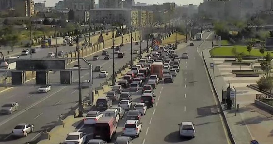 Bakıda əsas prospektlərin bir neçəsində hərəkət iflic olub - FOTO