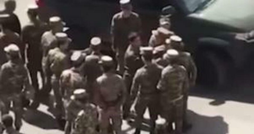 Ermənistanda hərbi hissədə kütləvi dava - Komandir əsgərləri döydü - VİDEO