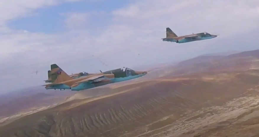 Döyüşə hazır təyyarə və helikopterlər ehtiyat aerodromlara çıxarılır - VİDEO