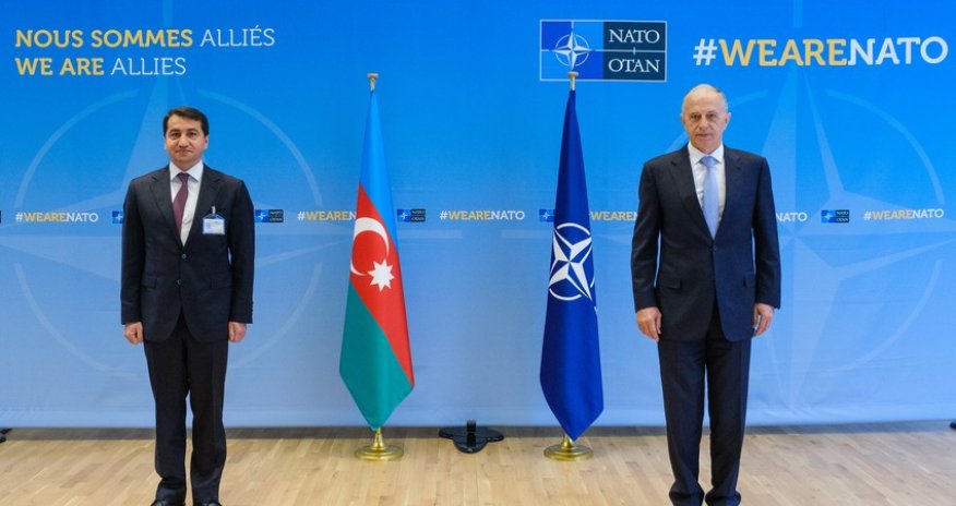 Hikmət Hacıyev NATO rəsmisilə görüşdü - FOTO
