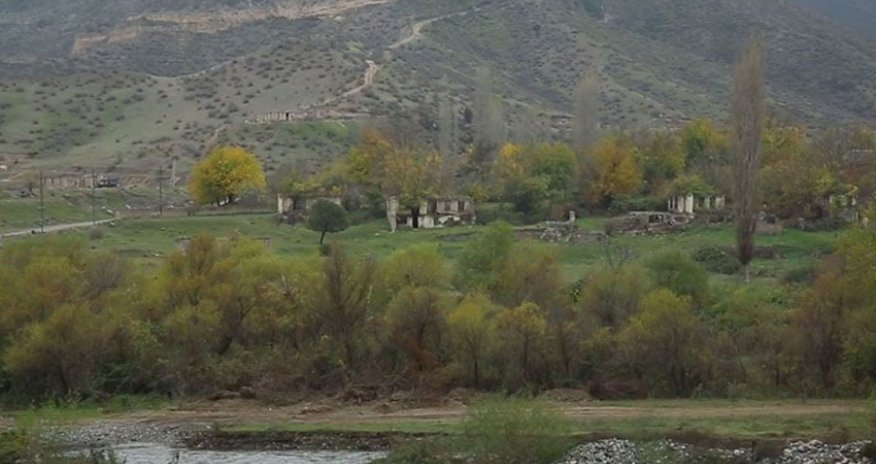 Laçın sakini 30 ildən sonra xarabalıqlar arasından əl işini tapıb - FOTO